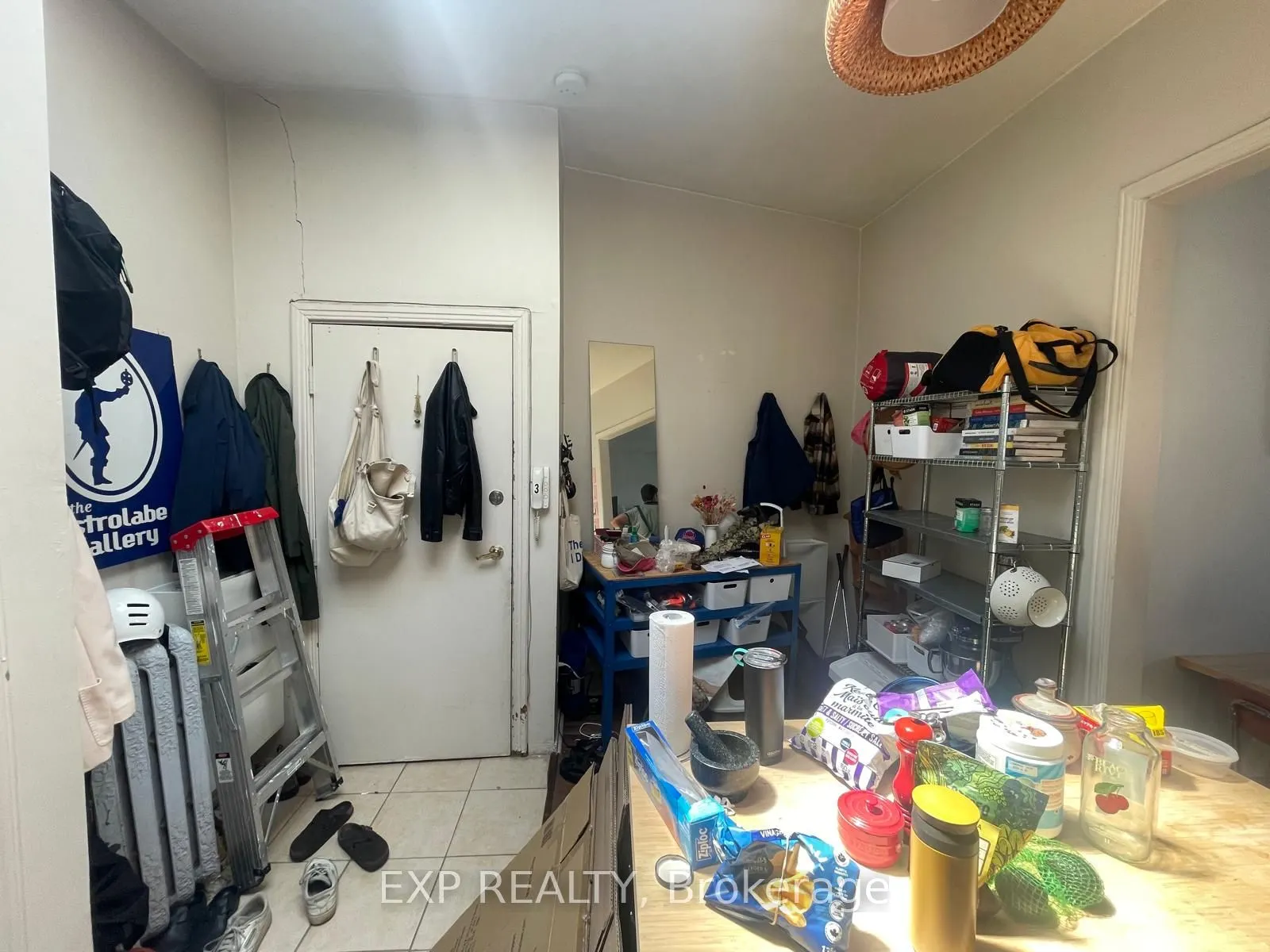 2879 Dundas Road W