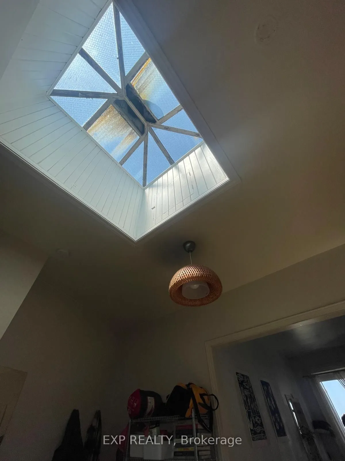 2879 Dundas Road W
