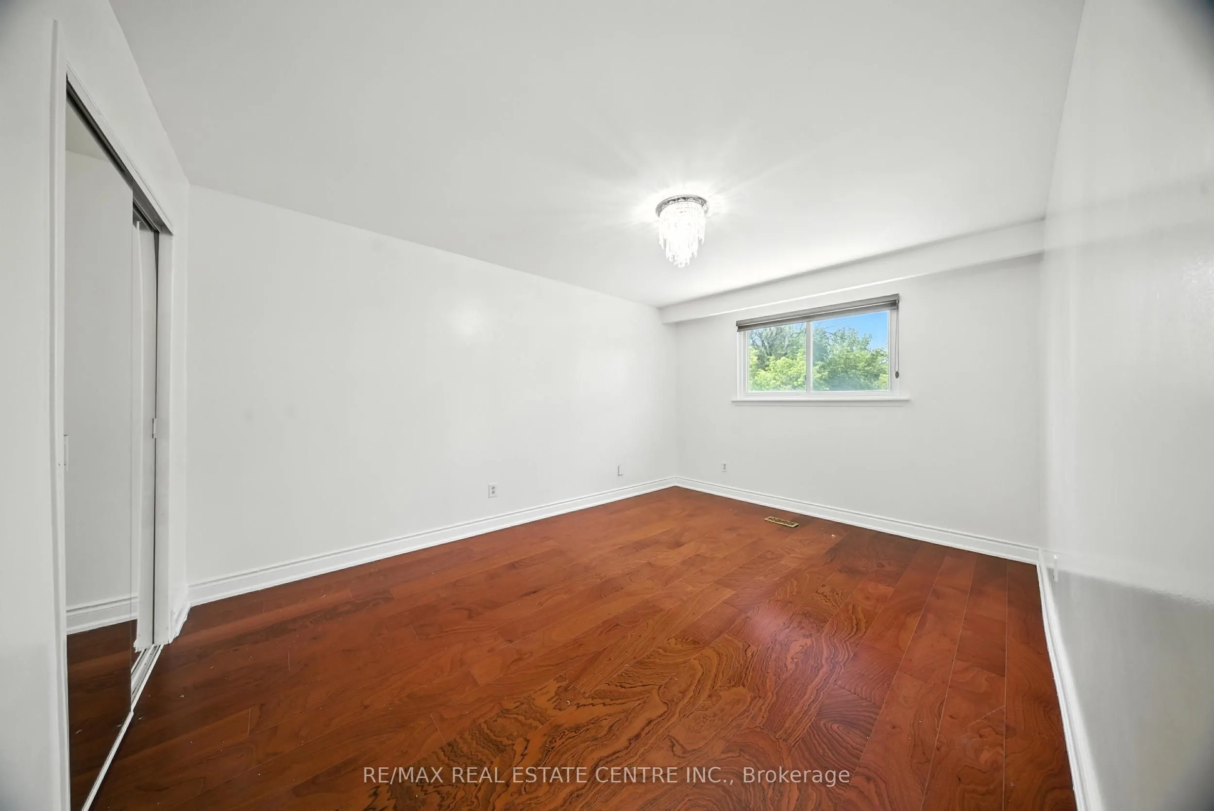 764 Eaglemount Crescent