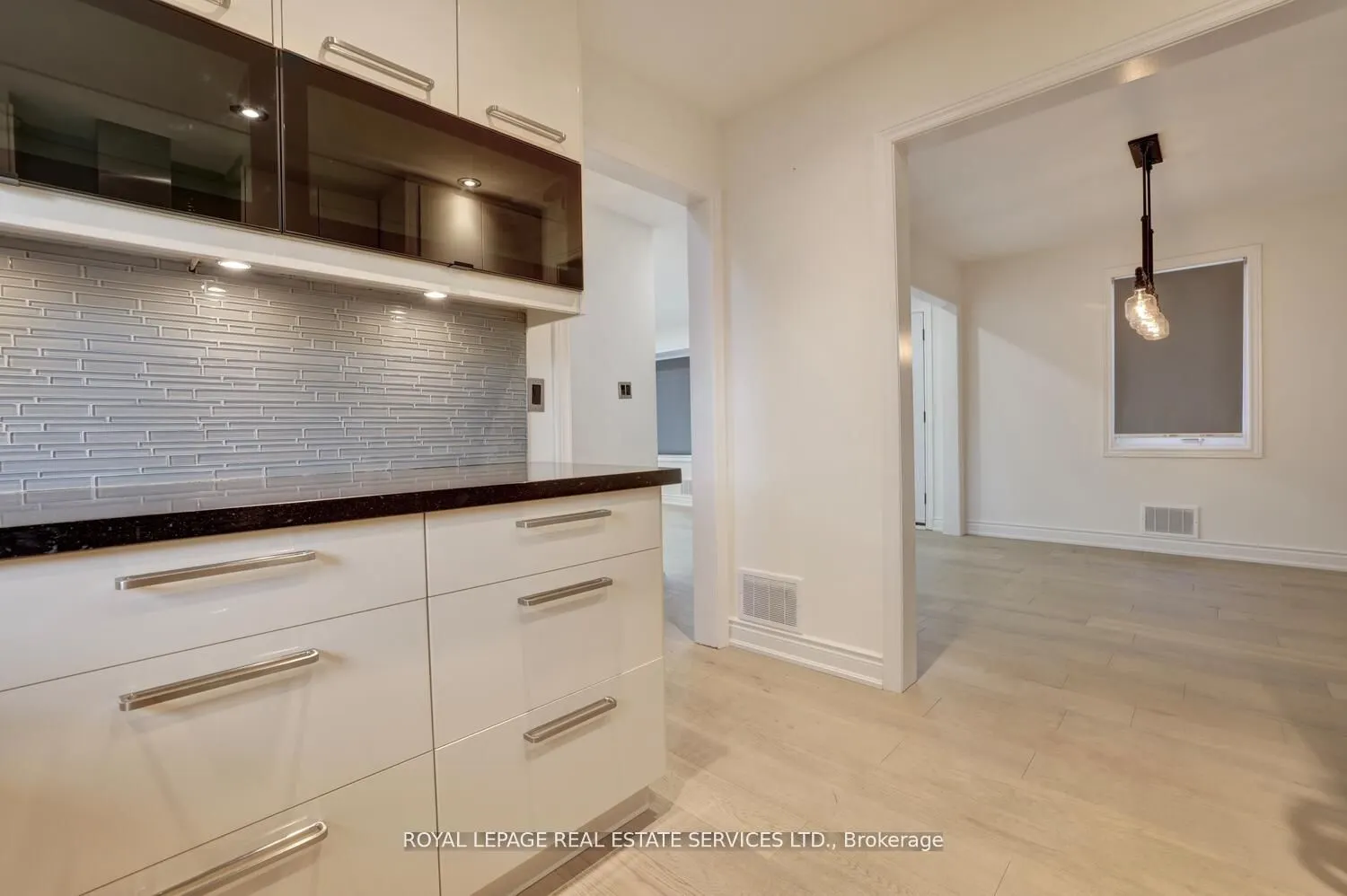 2 North Heights Road W