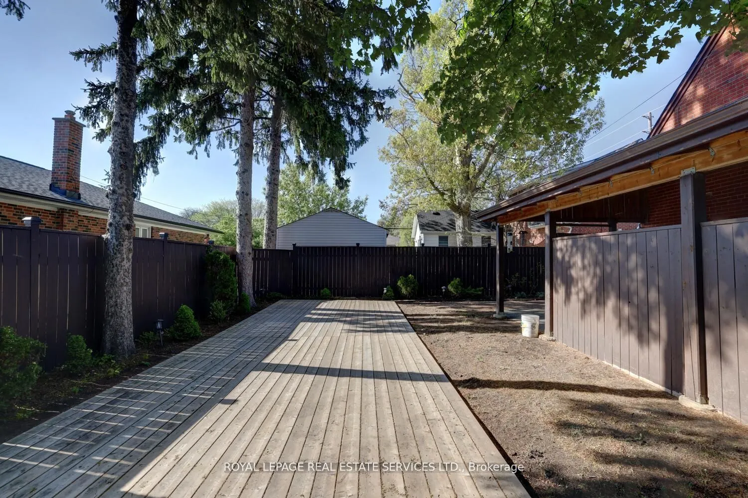 2 North Heights Road W