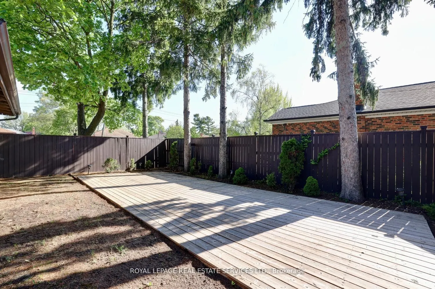 2 North Heights Road W