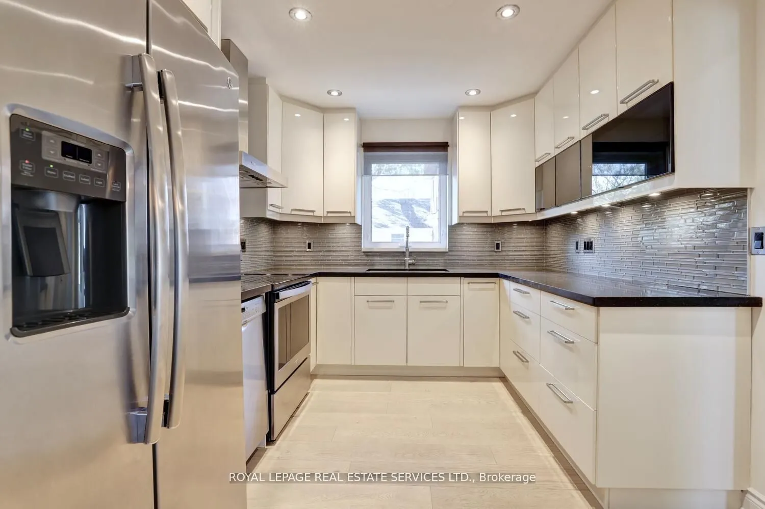 2 North Heights Road W