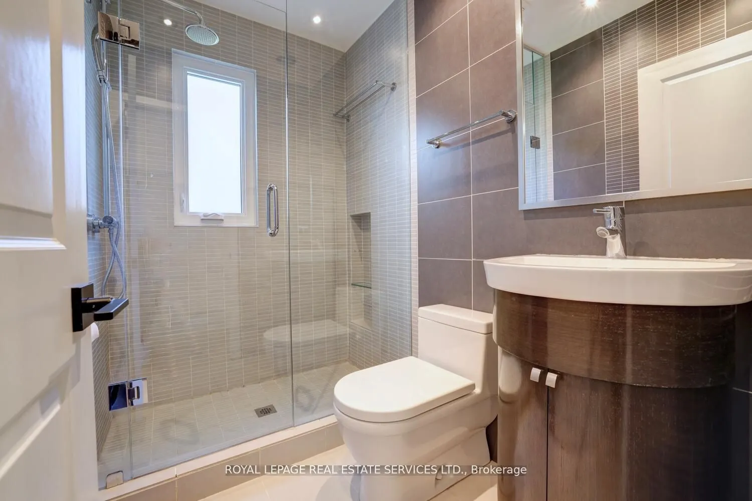 2 North Heights Road W