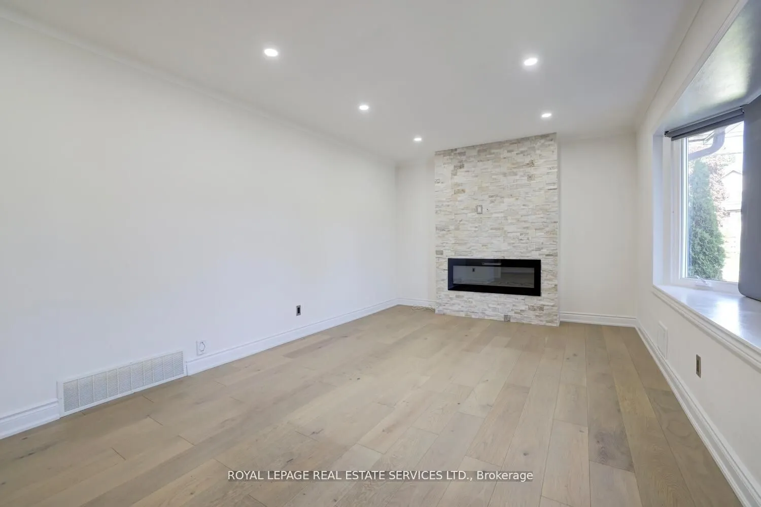 2 North Heights Road W