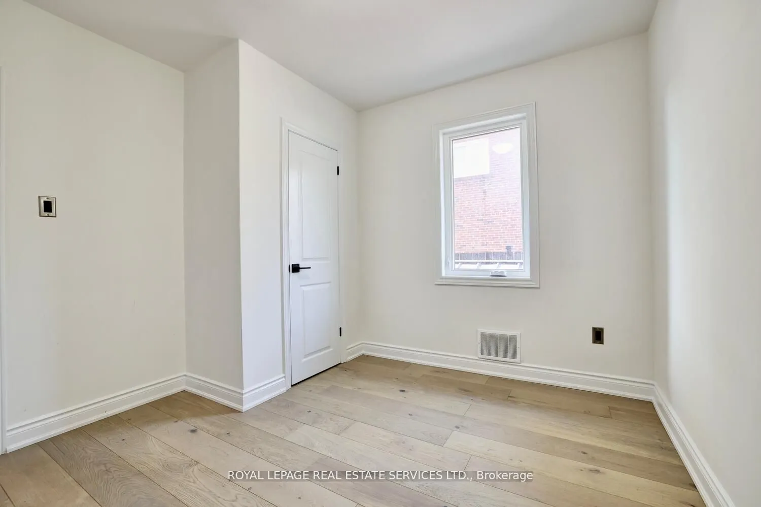 2 North Heights Road W