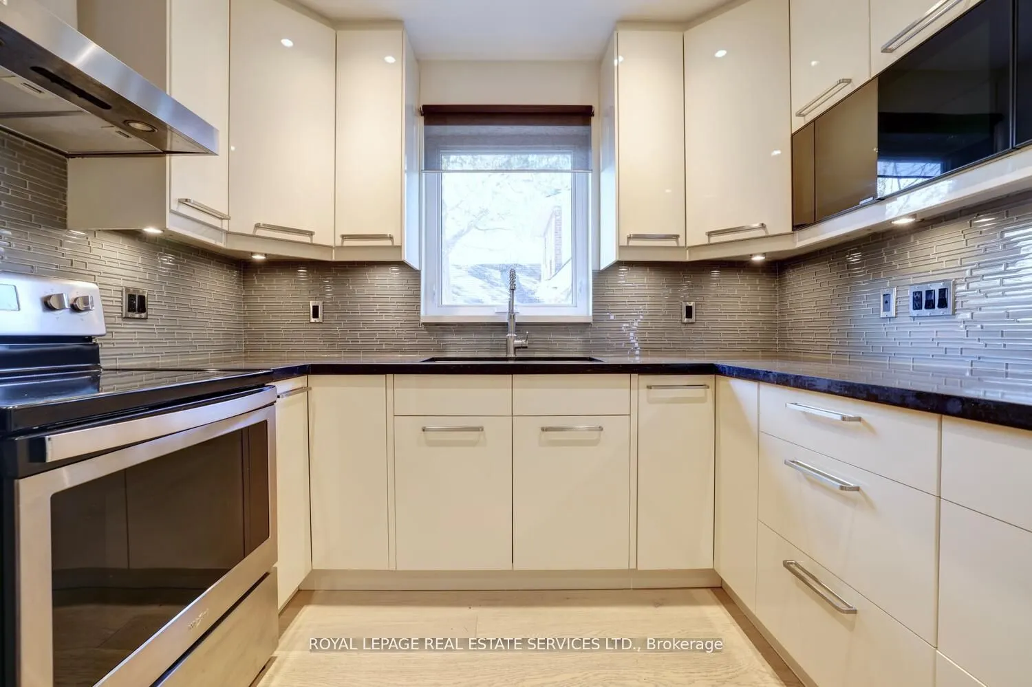 2 North Heights Road W