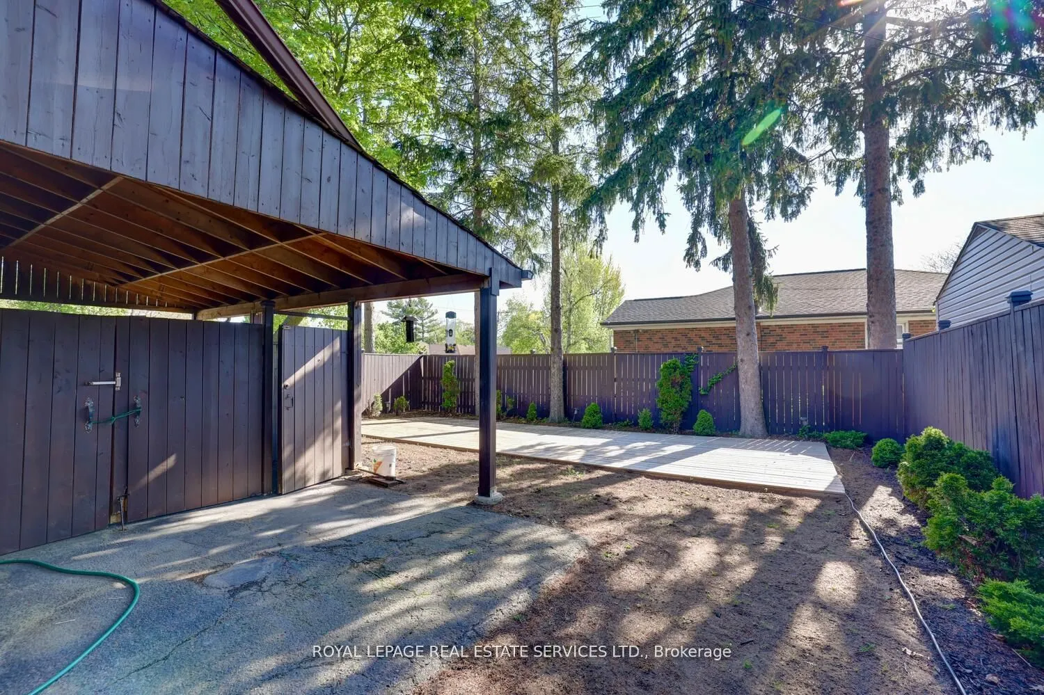 2 North Heights Road W