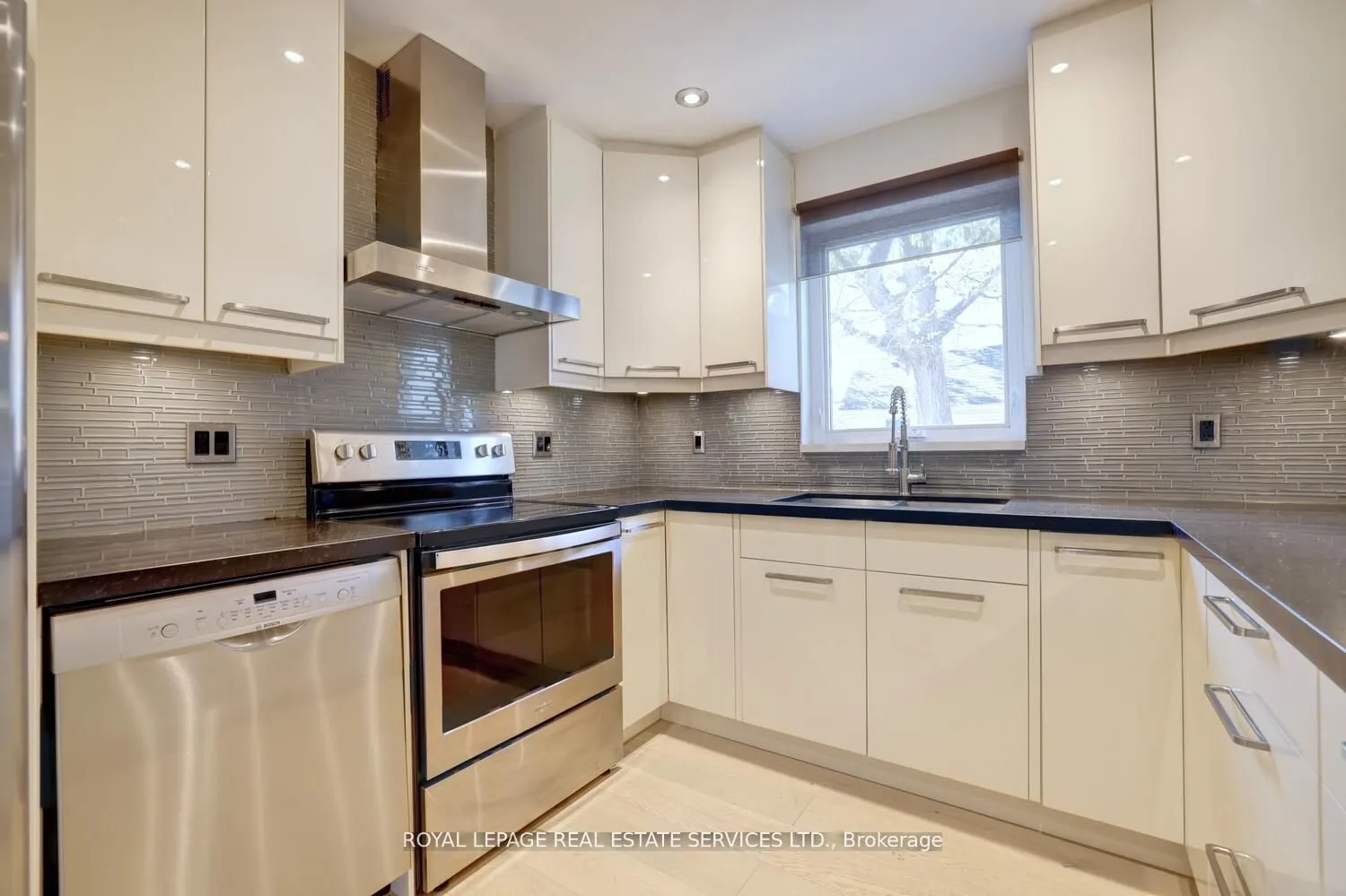 2 North Heights Road W