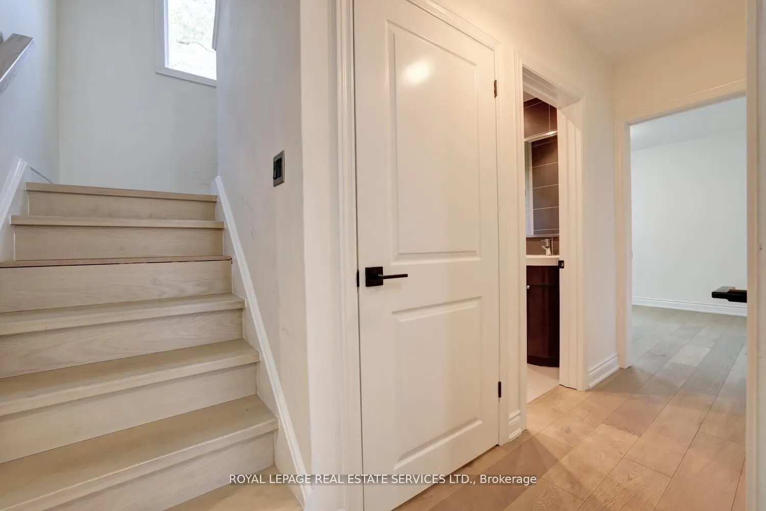 2 North Heights Road W