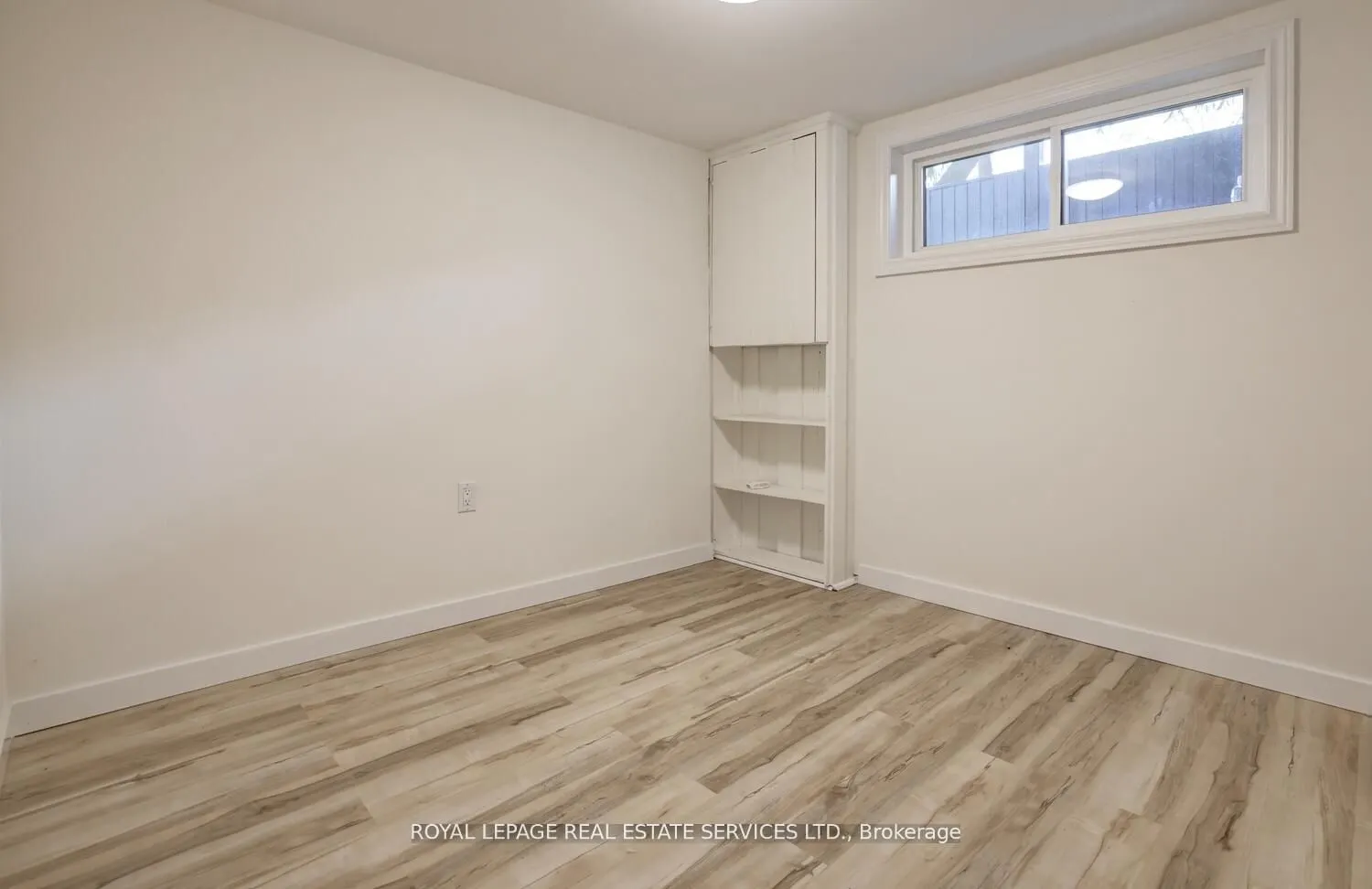 2 North Heights Road W