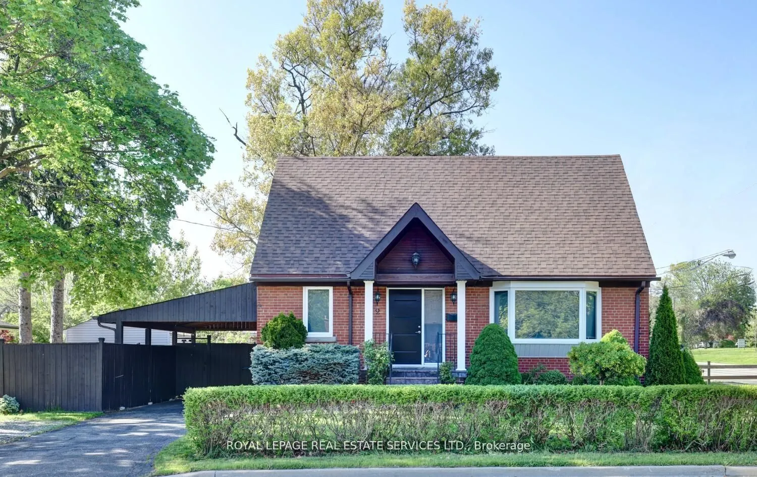 2 North Heights Road W