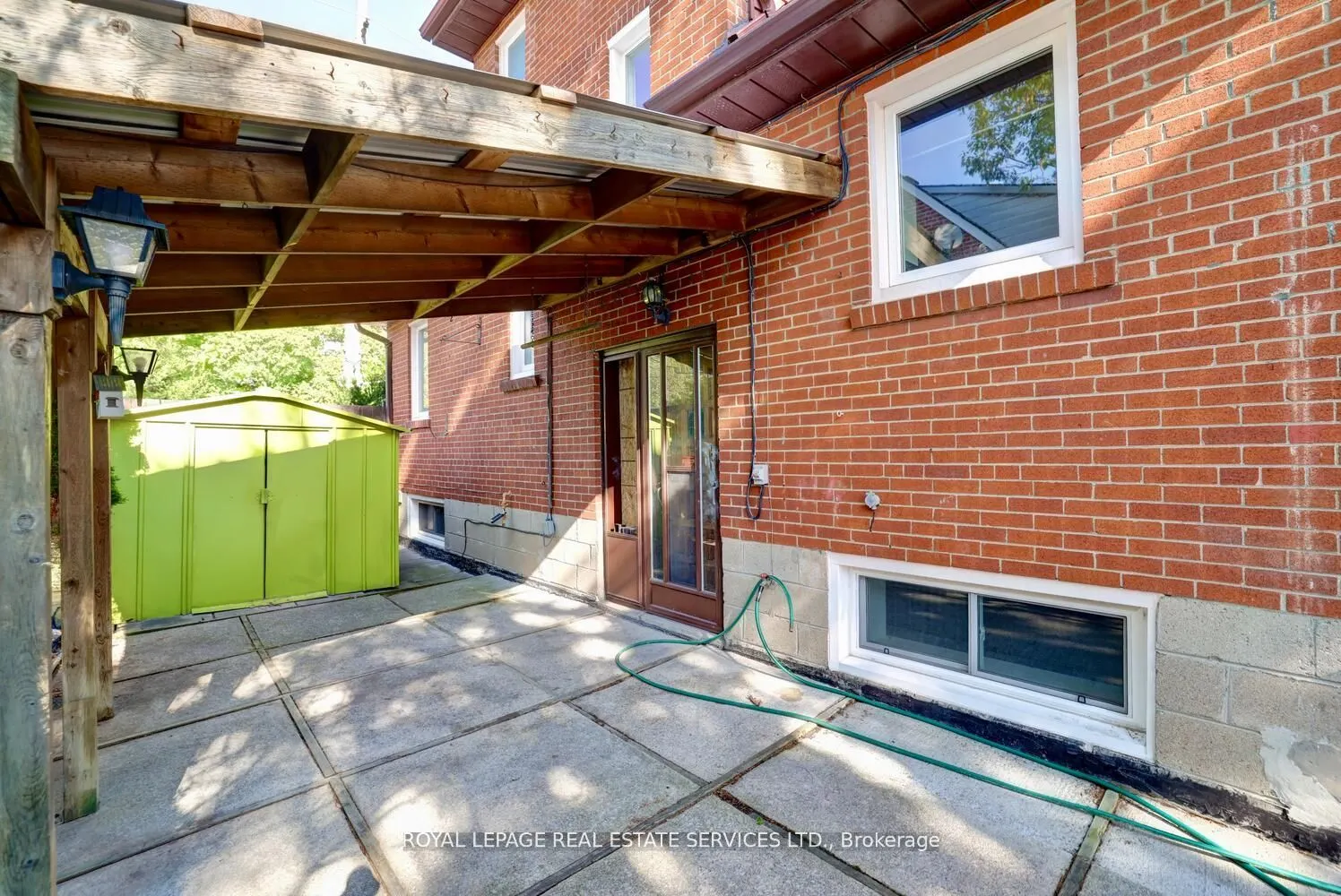 2 North Heights Road W