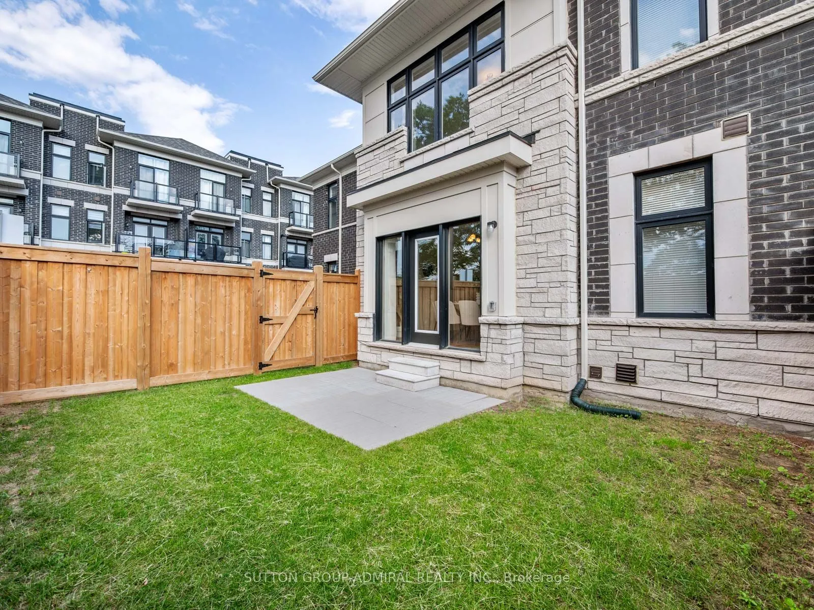 23 Tarmola Park Court