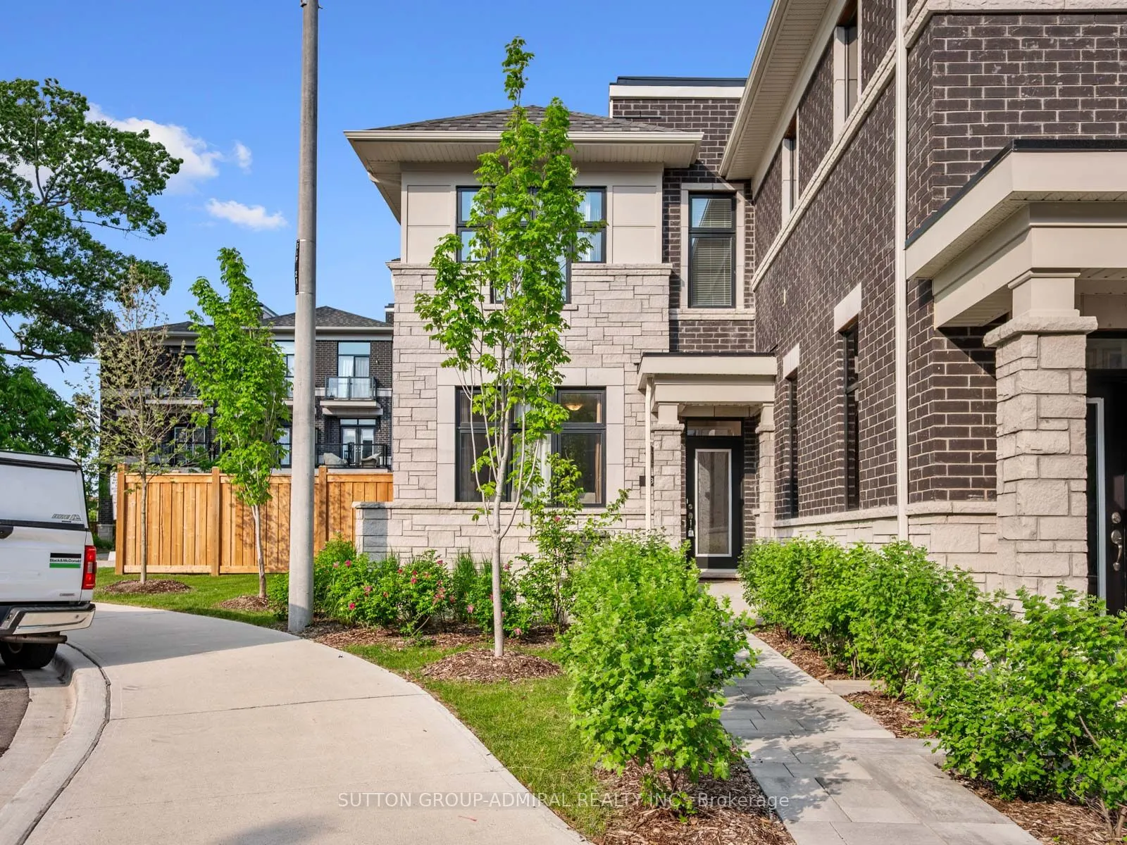 23 Tarmola Park Court