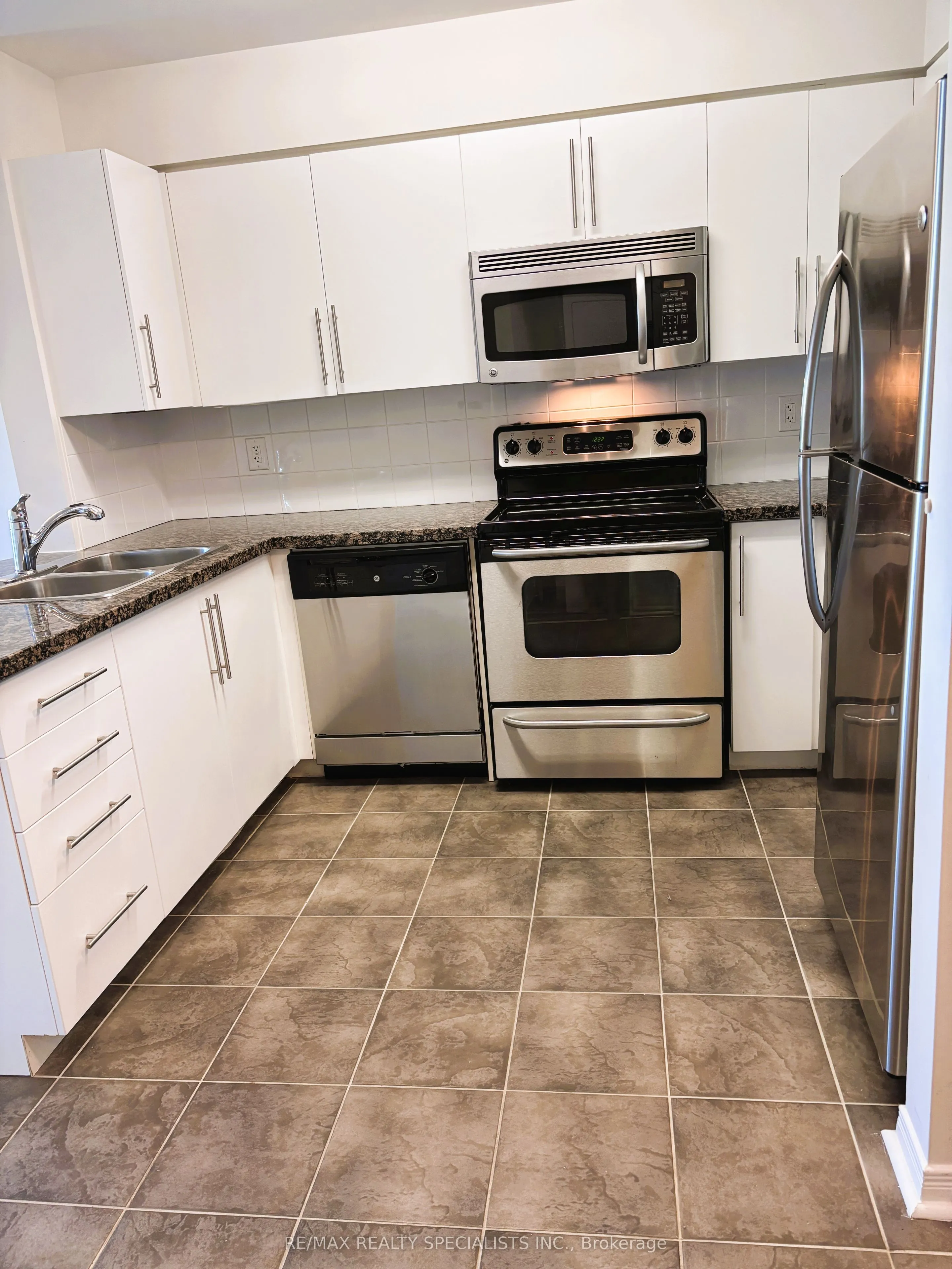 55 Via Rosedale, #201