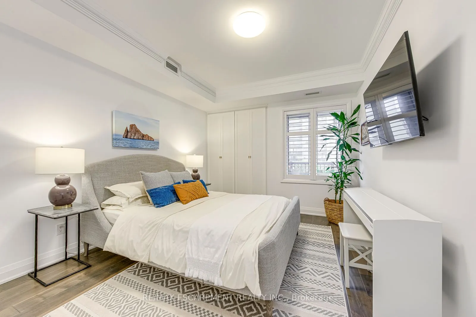 70 Stewart Street, #401