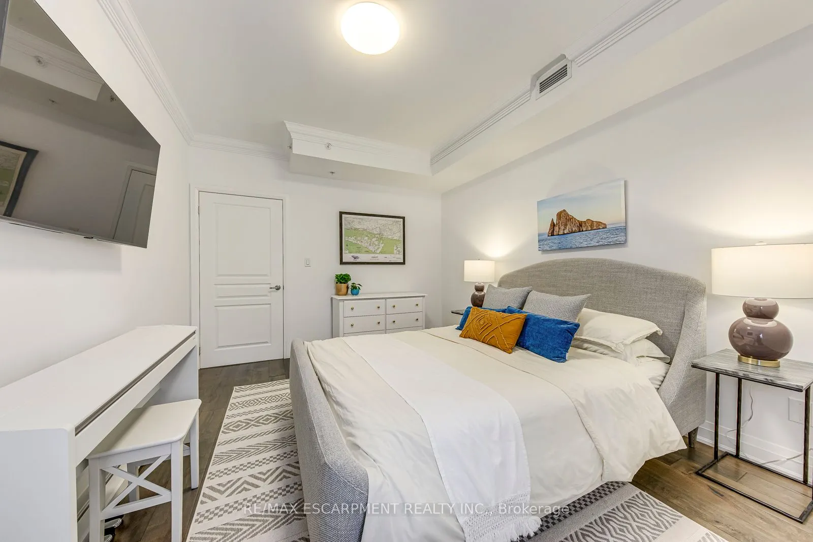70 Stewart Street, #401