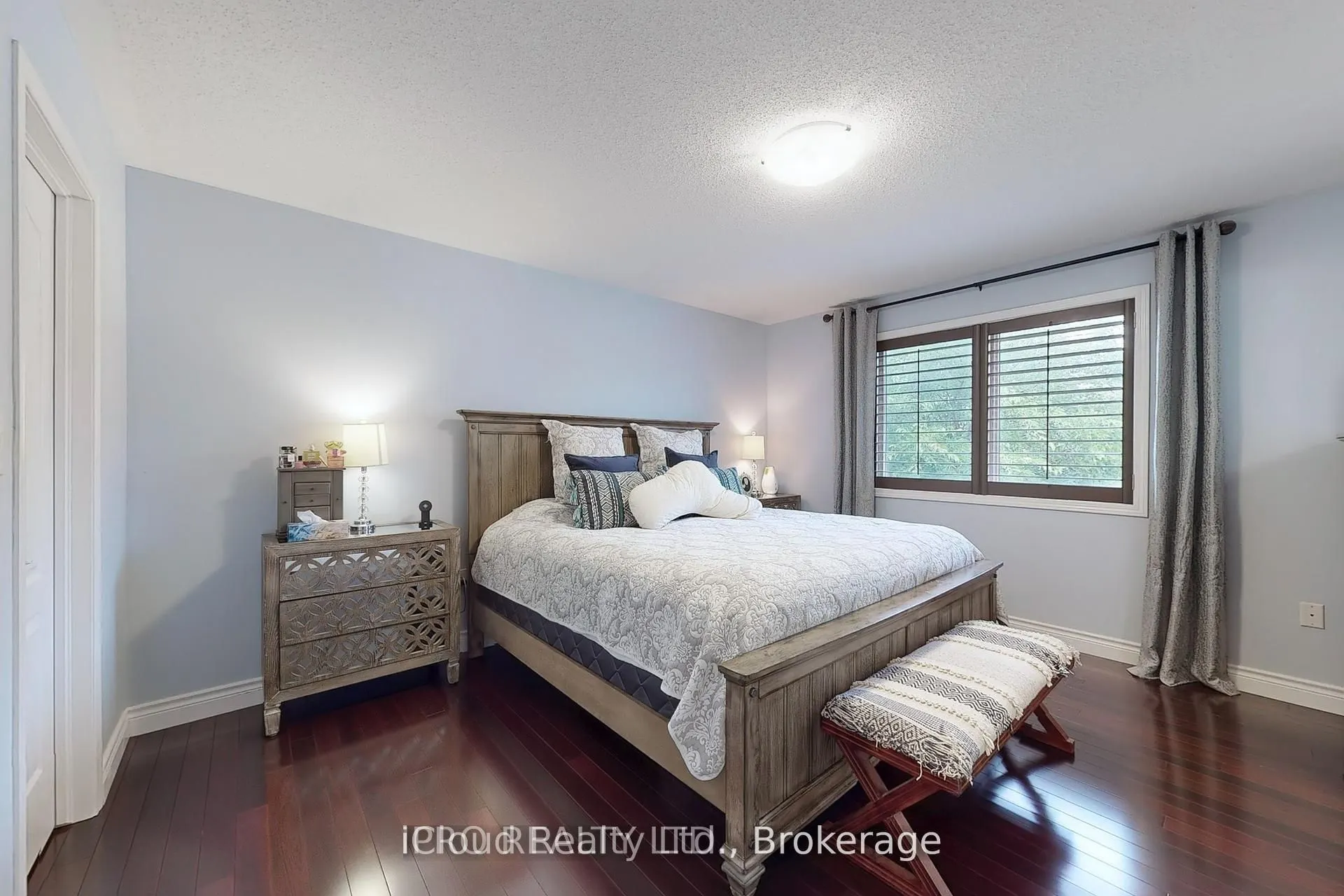 861 Whaley Way