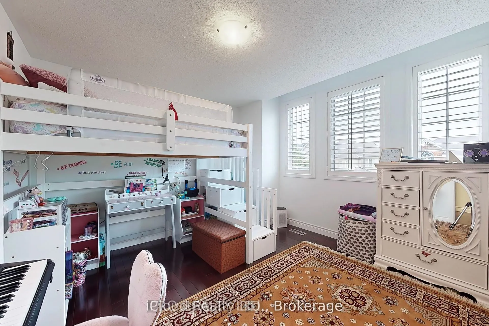 861 Whaley Way