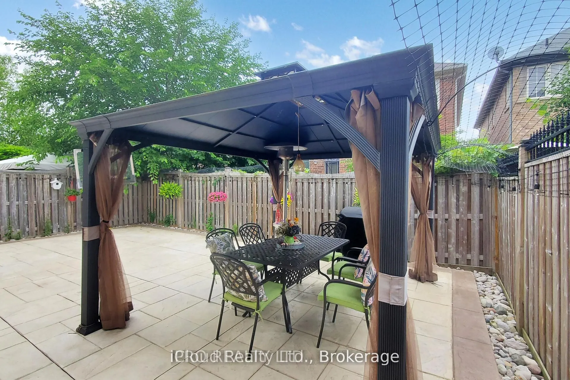 861 Whaley Way