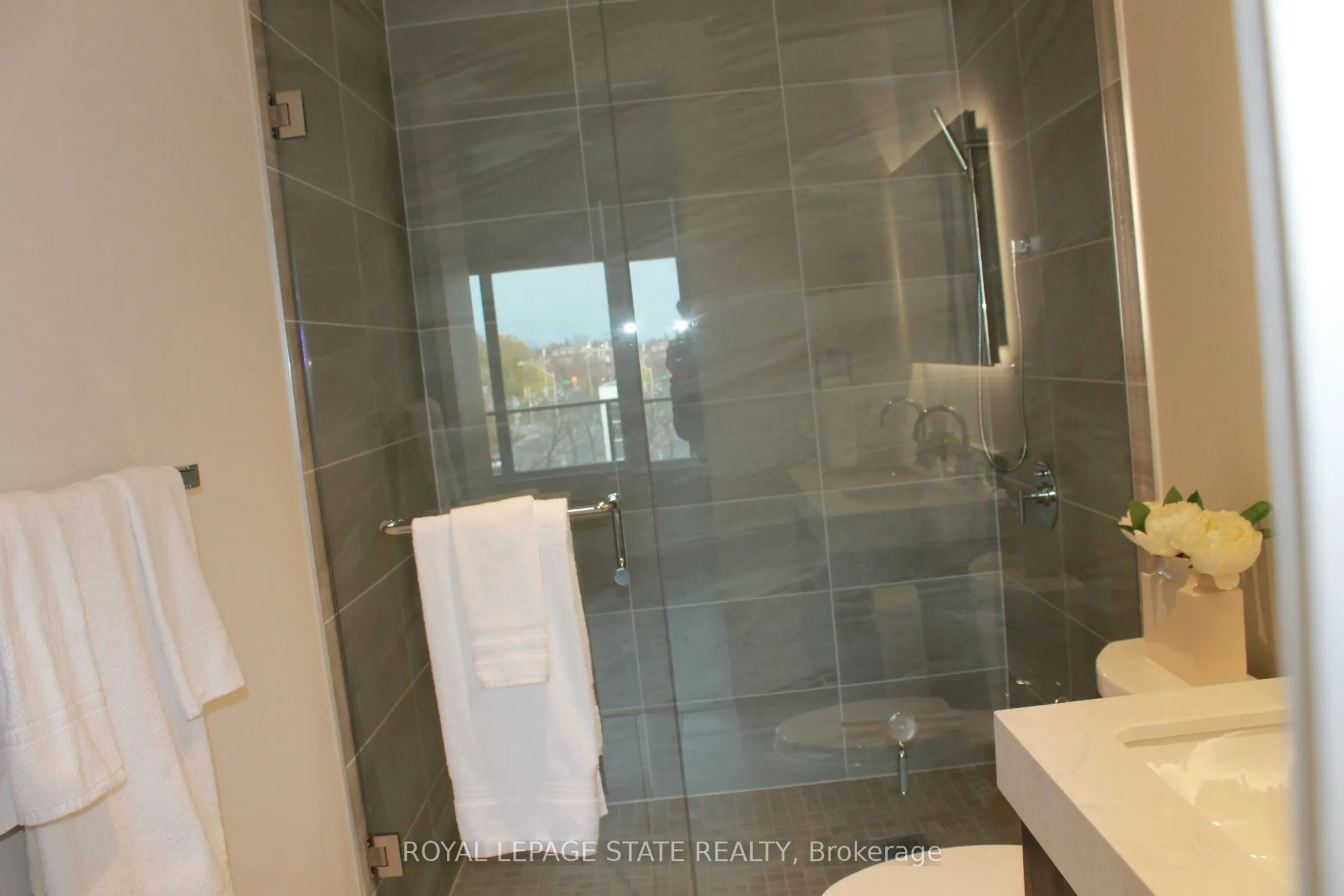 123 Maurice Drive, #315