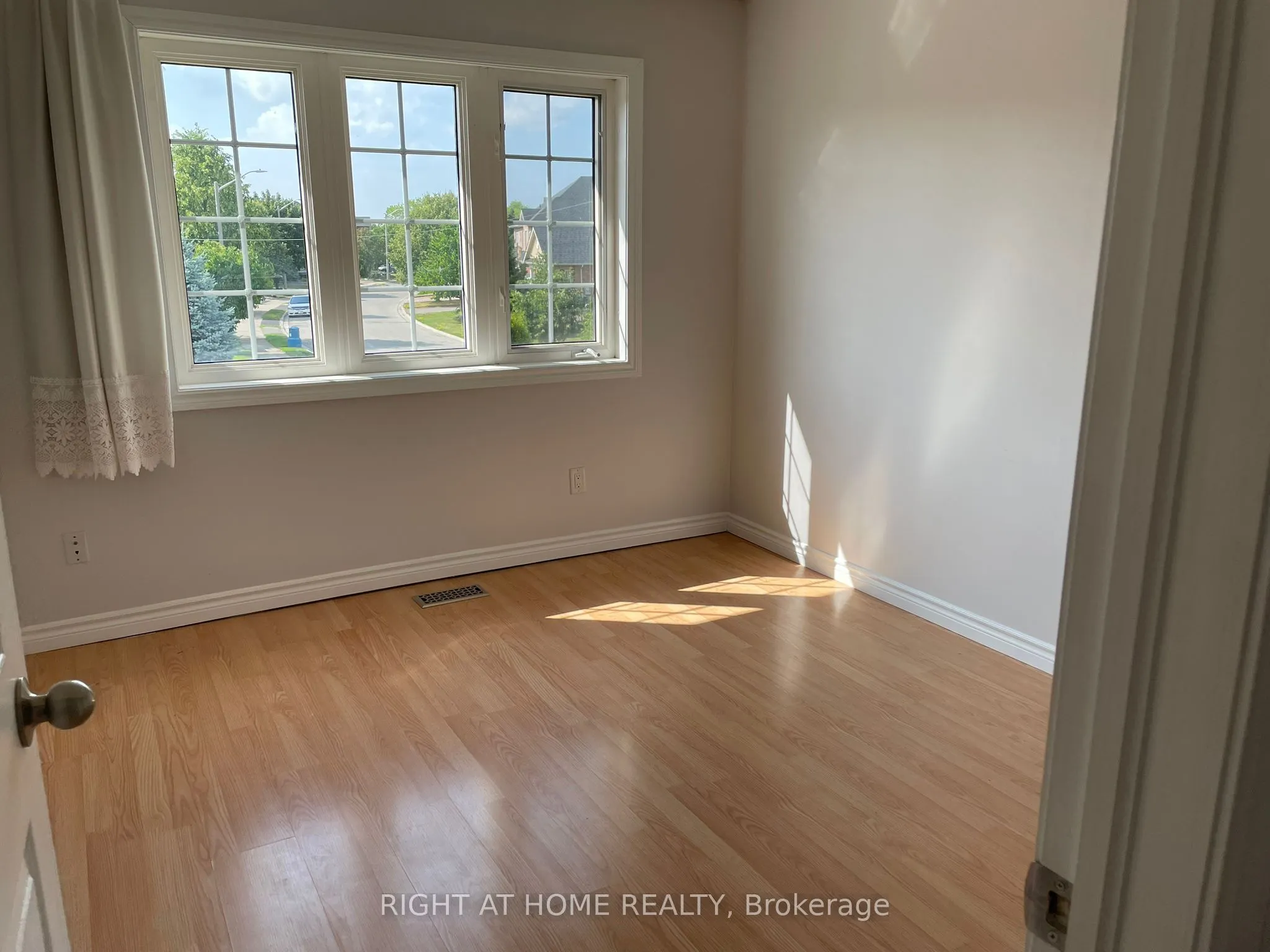 35 Echoridge Drive, #Main and 2nd level