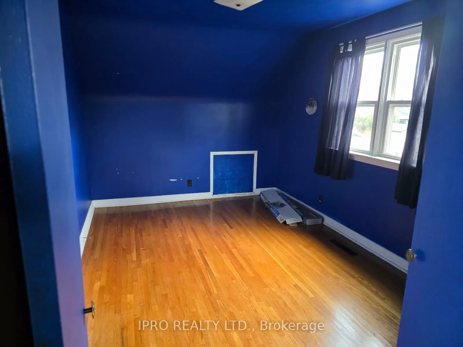 215 Elmwood Crescent