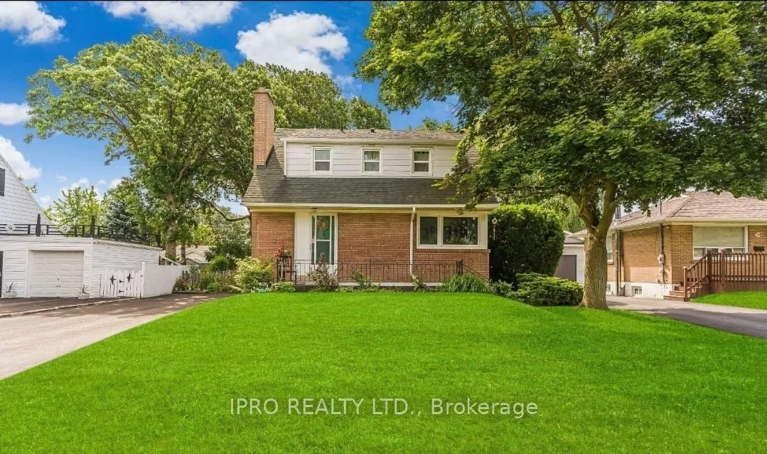 215 Elmwood Crescent
