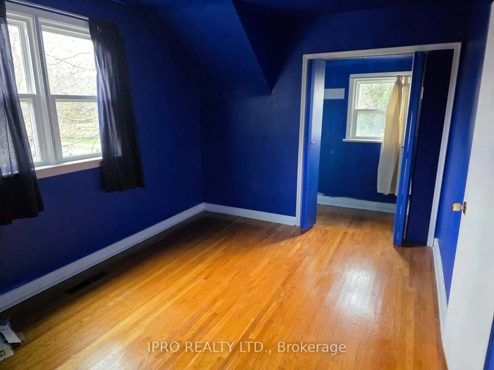 215 Elmwood Crescent