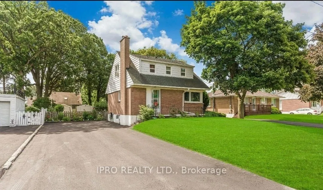 215 Elmwood Crescent