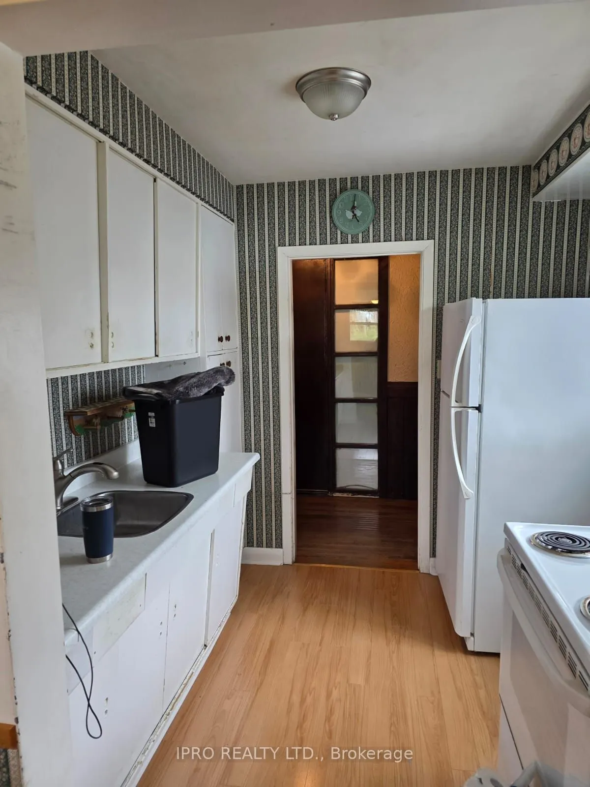 215 Elmwood Crescent