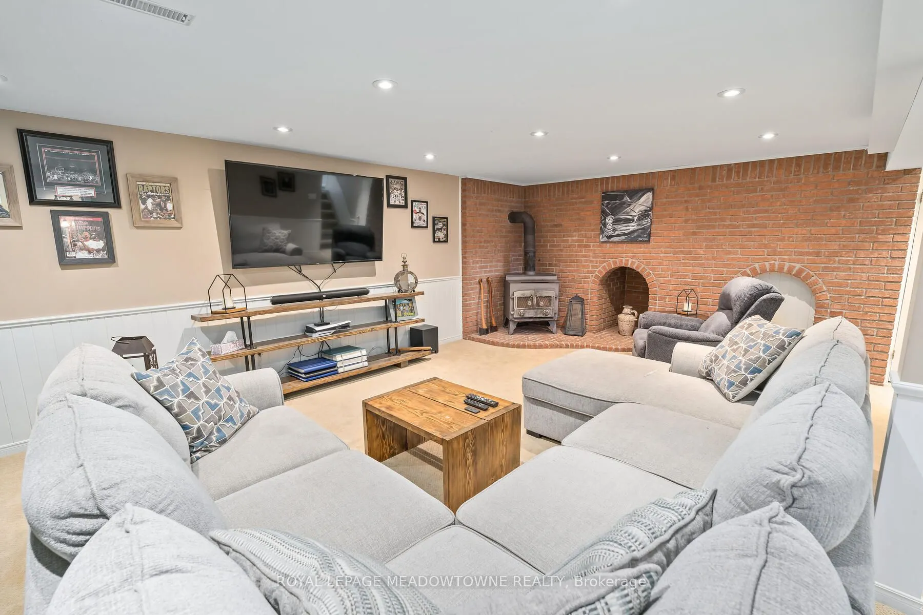 32 Joycelyn Crescent