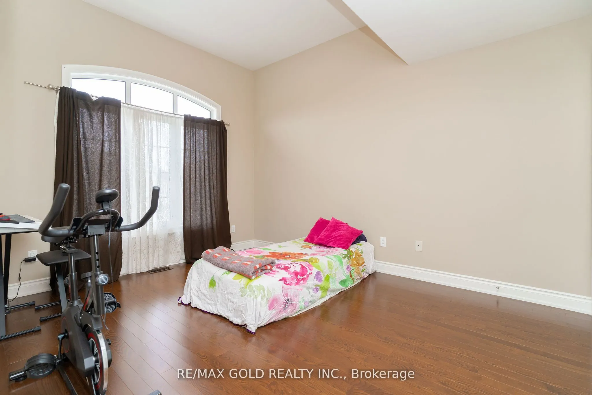 16 Palmvalley Drive