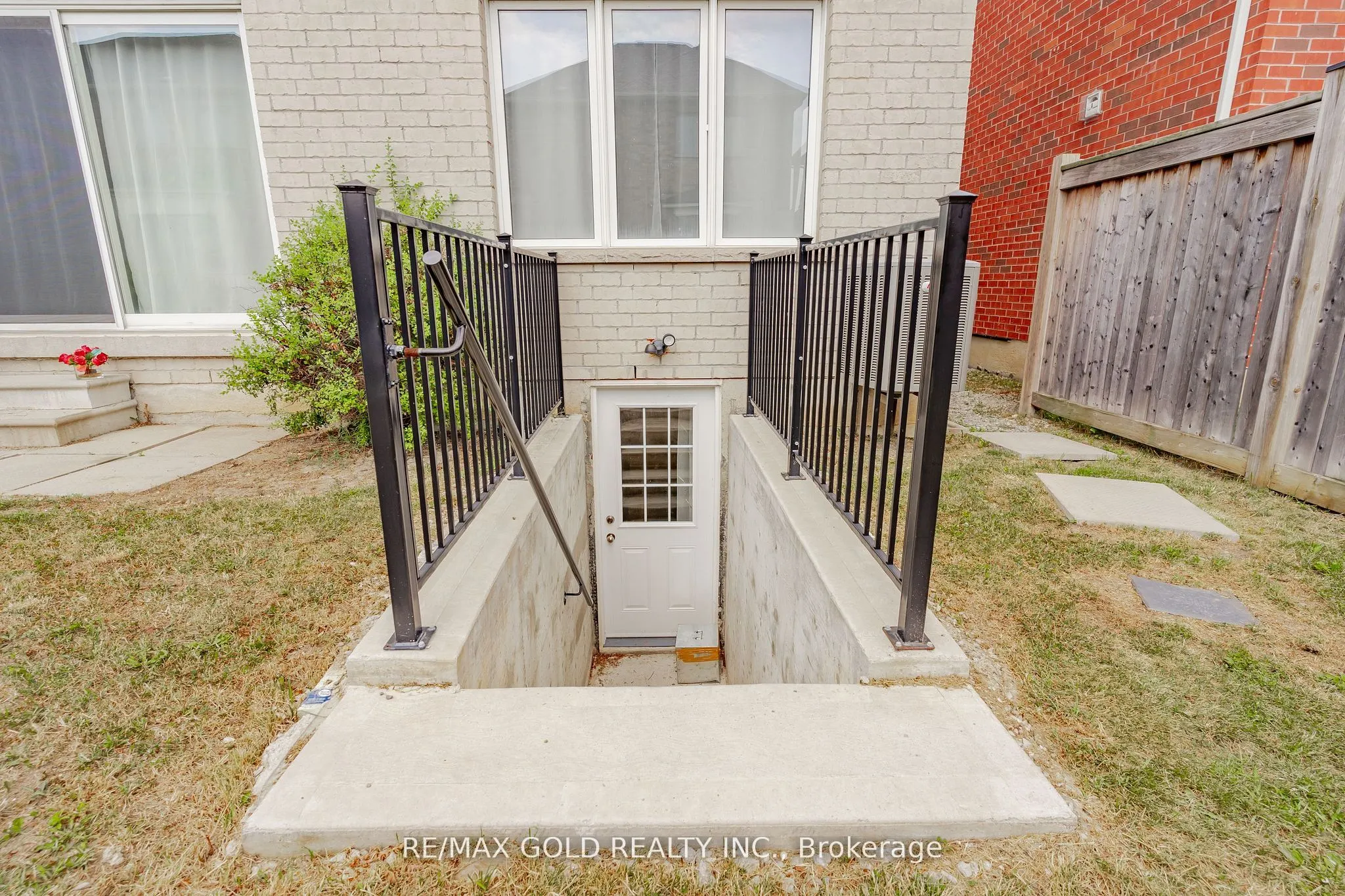 16 Palmvalley Drive