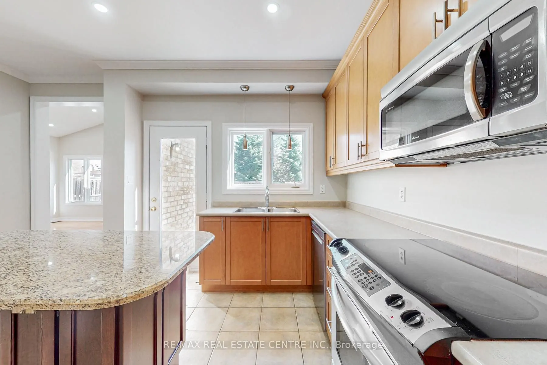 495 Willmott Crescent