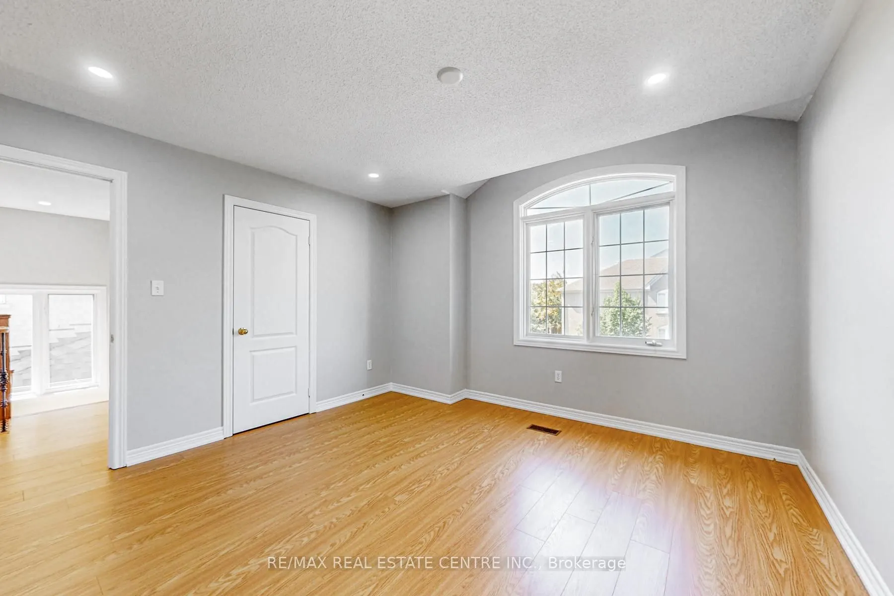 495 Willmott Crescent