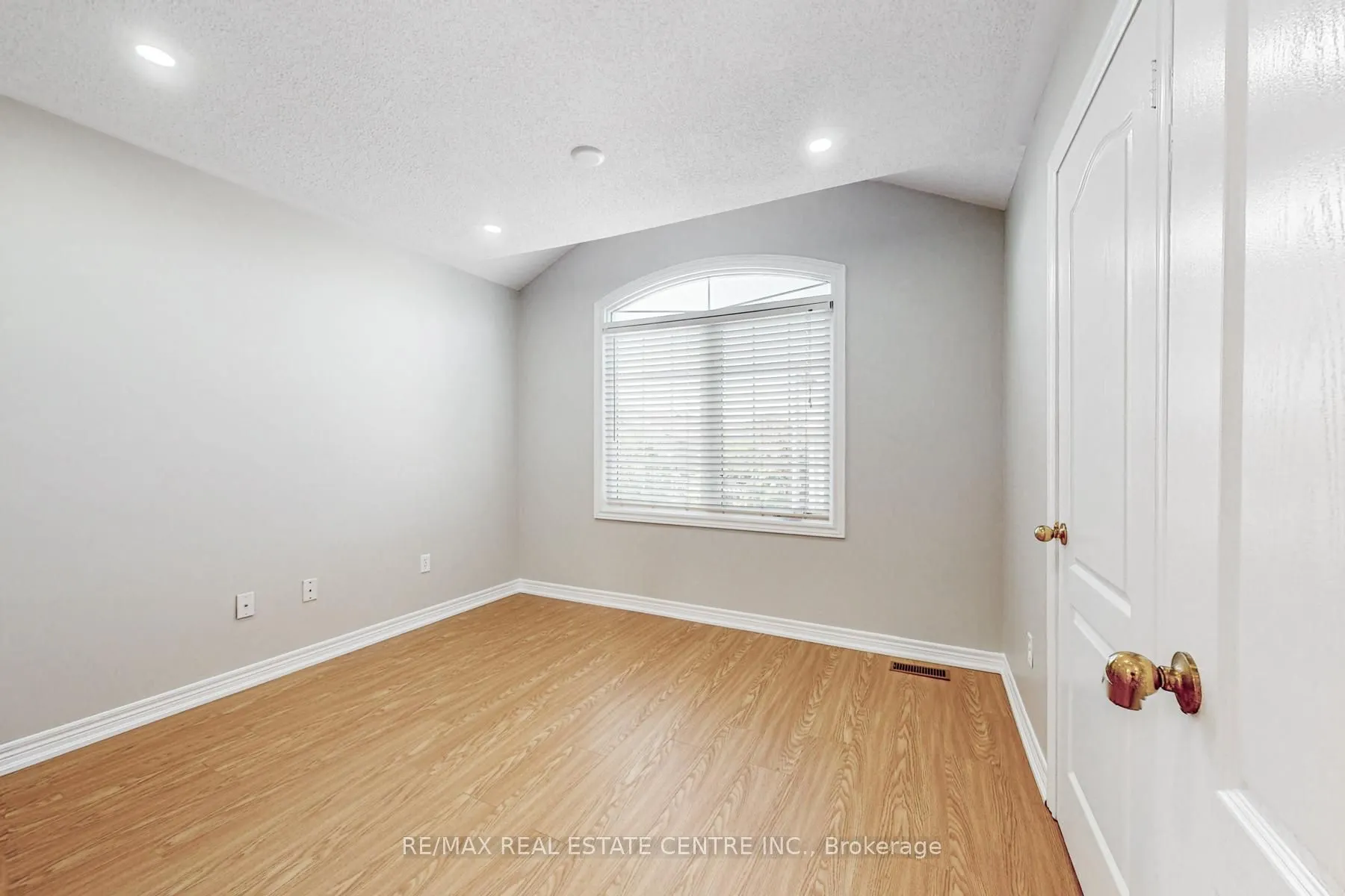 495 Willmott Crescent