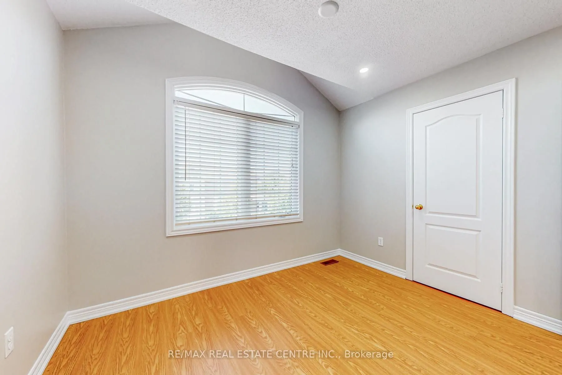 495 Willmott Crescent