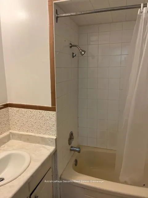 1746A Eglinton Avenue W, #2