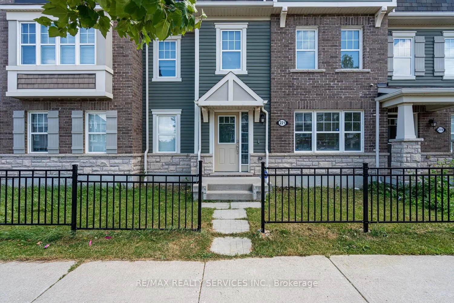 221 Remembrance Road E