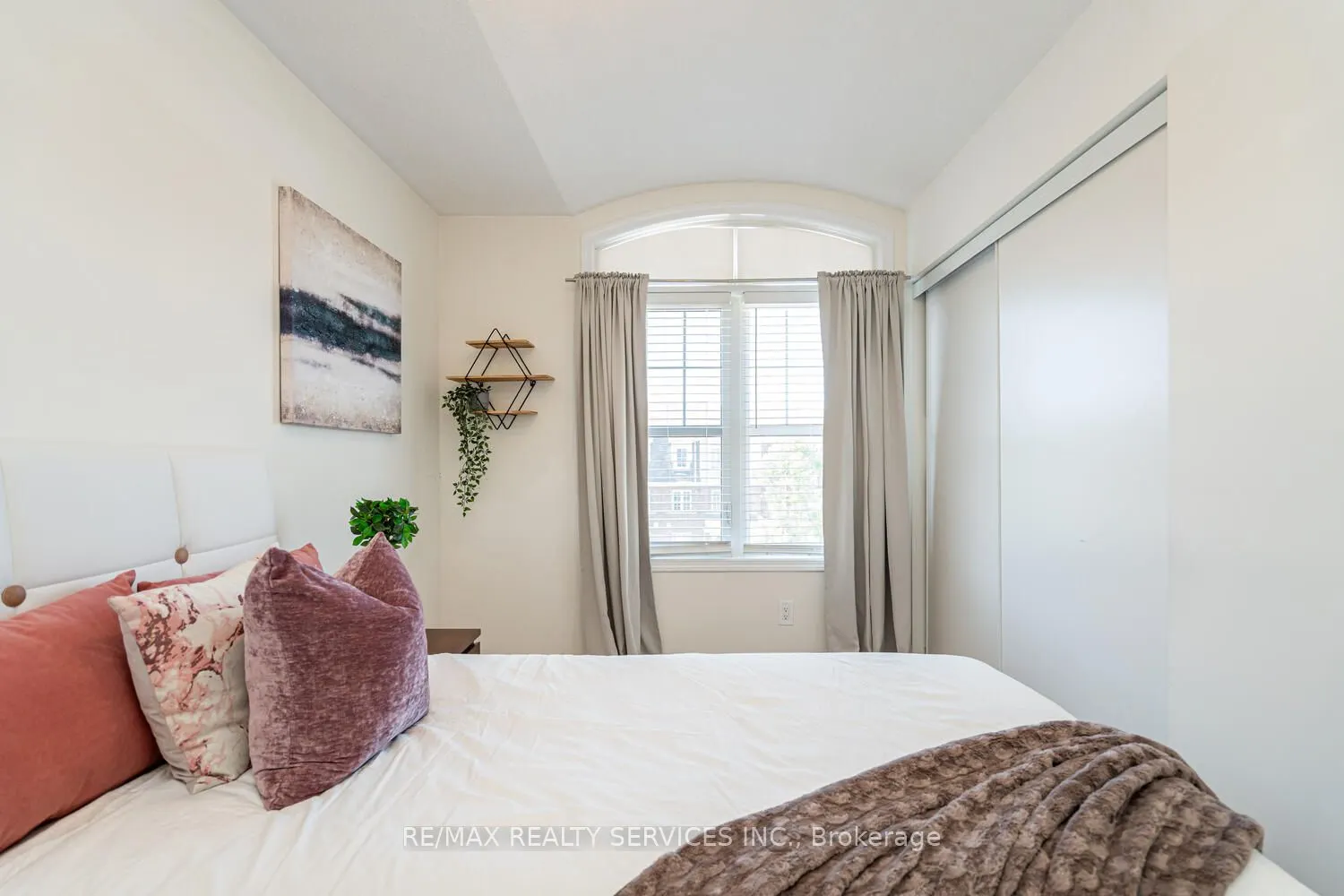 221 Remembrance Road E