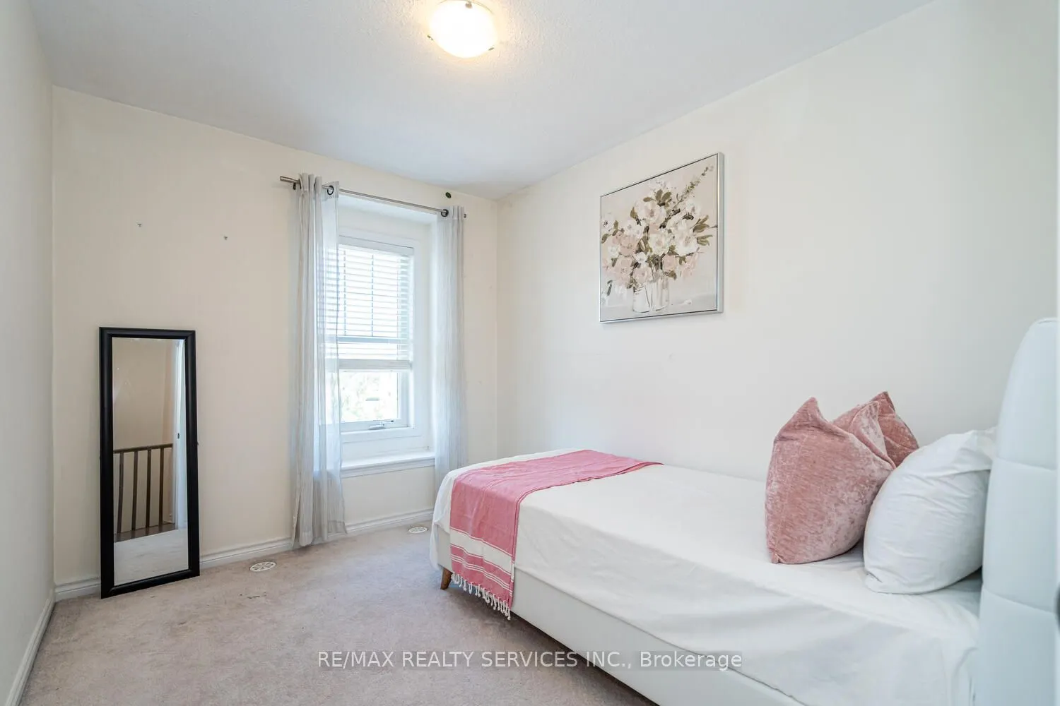 221 Remembrance Road E