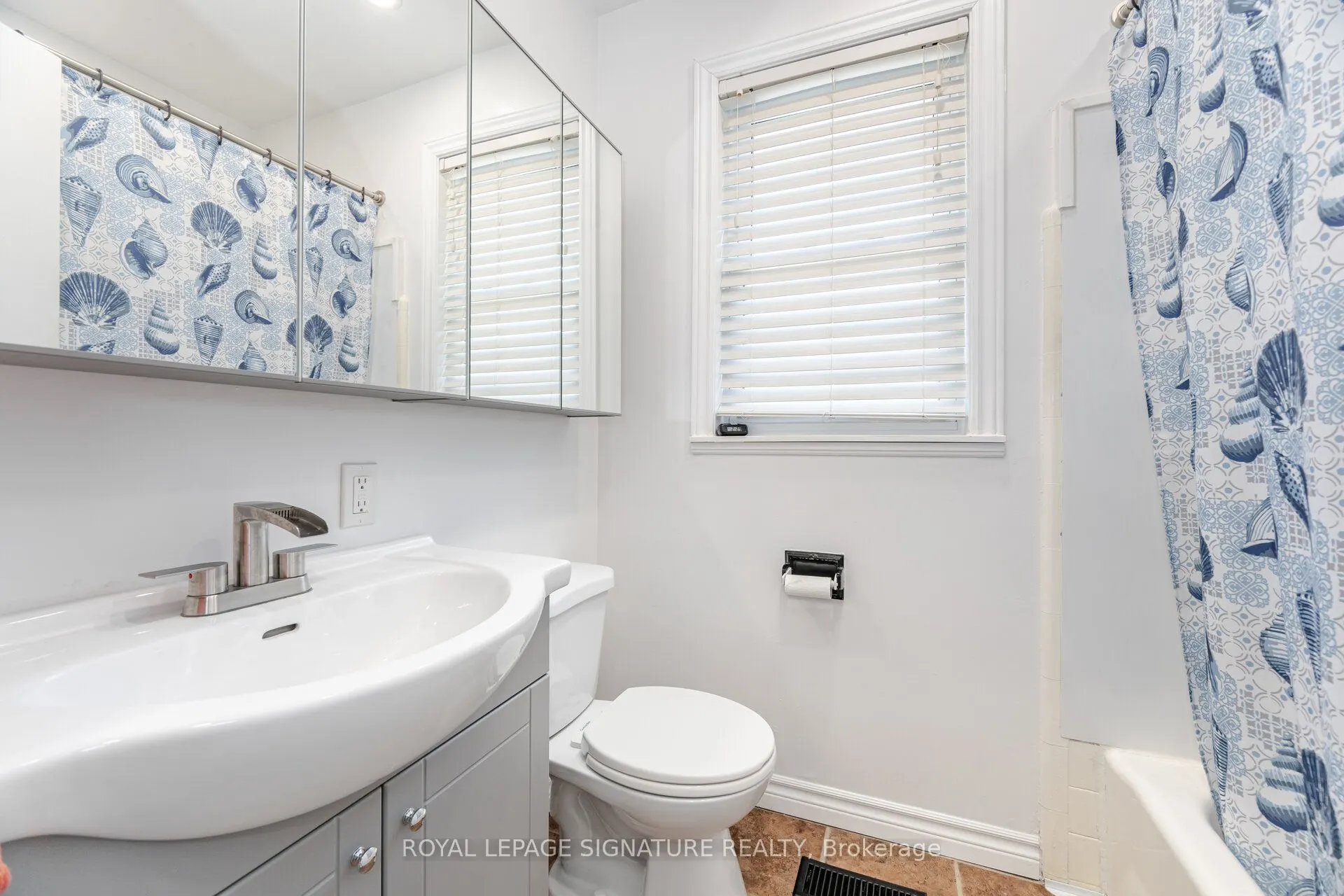 24 Lesbury Avenue