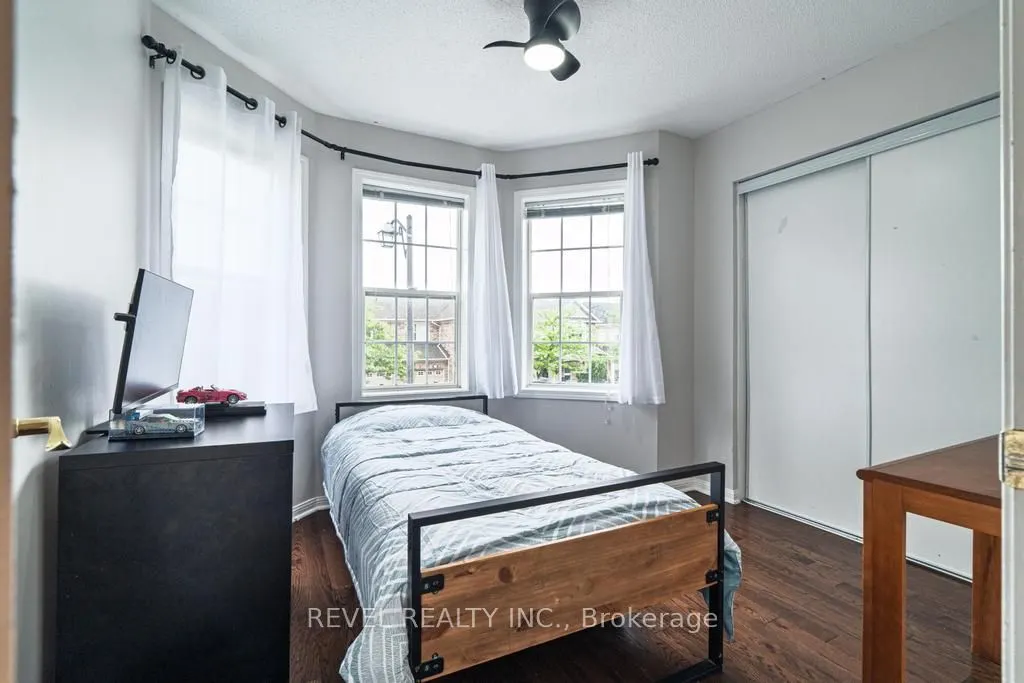 1124 Kelly Gate