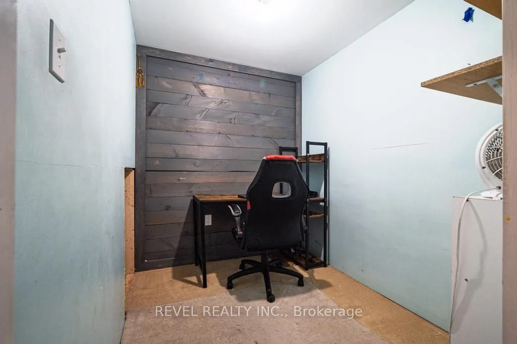 1124 Kelly Gate