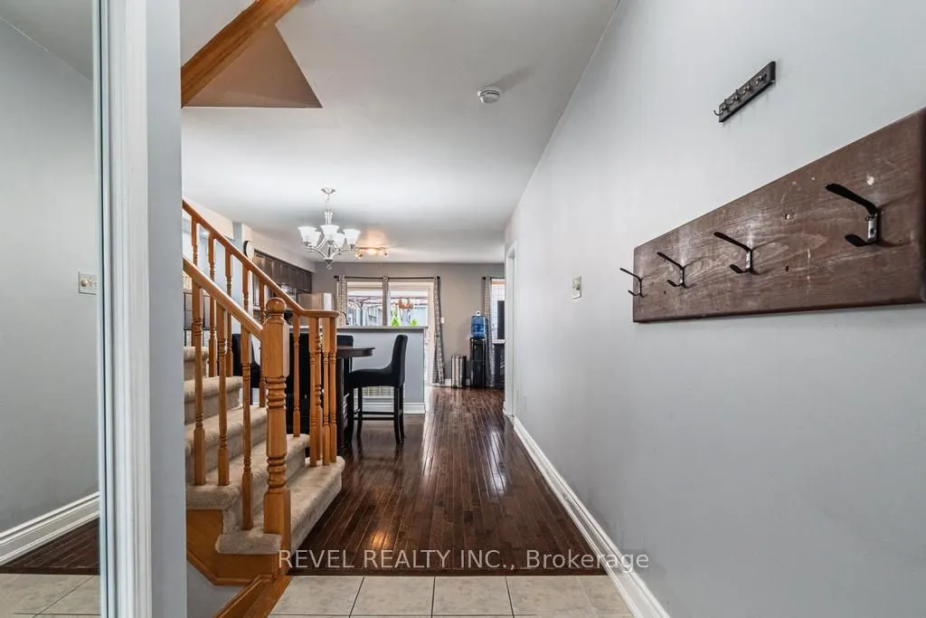 1124 Kelly Gate