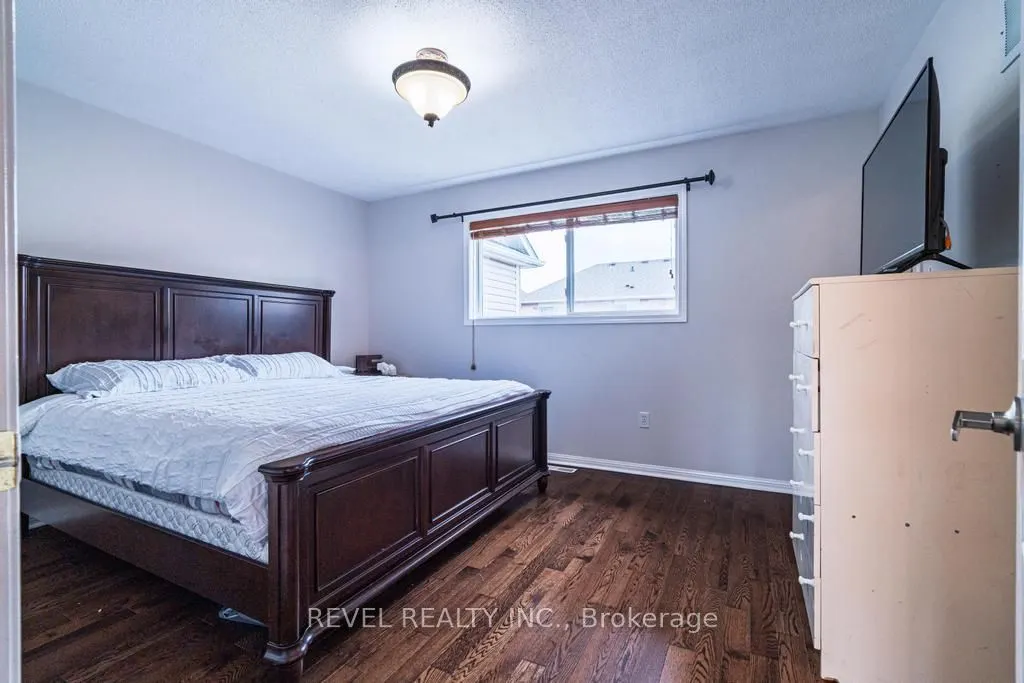 1124 Kelly Gate