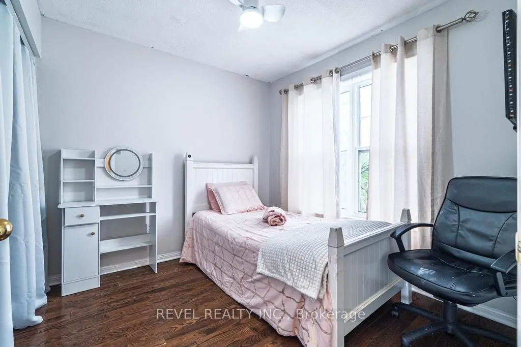 1124 Kelly Gate