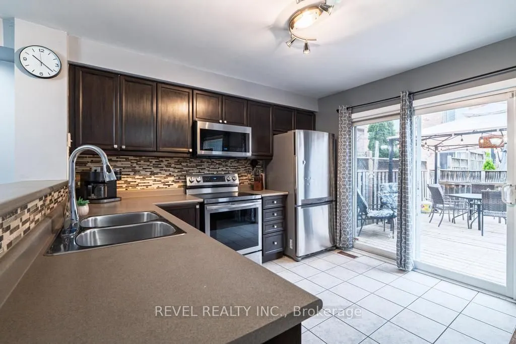 1124 Kelly Gate